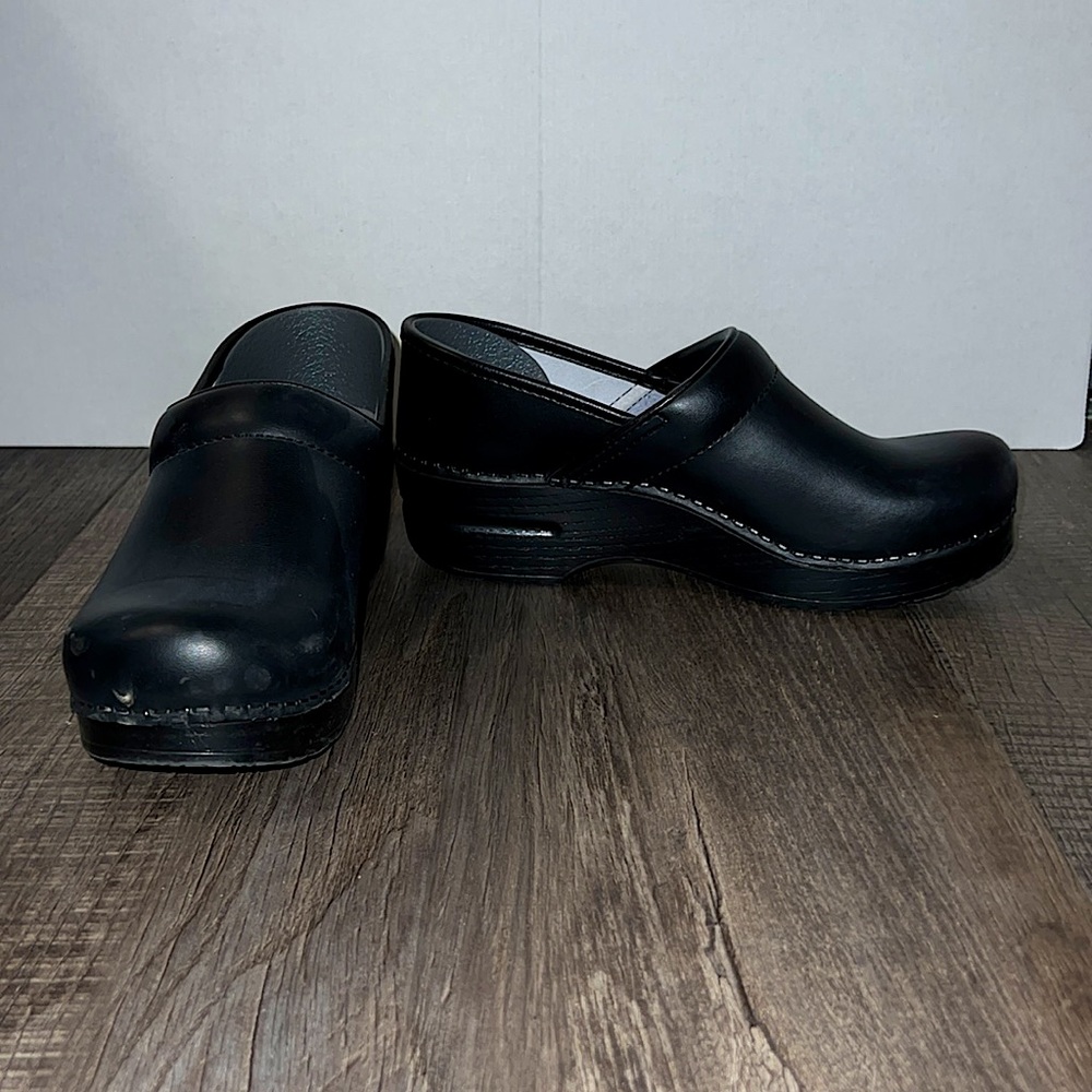 Like New Dansko Clogs, Black, Size 38 EUR (7 US)
